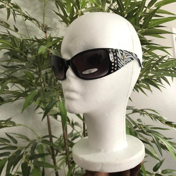 Y2K Mcbling Goth Emo Alt Scene Baddie Cyber Vixen Trendy Black cross sunglasses main image 5